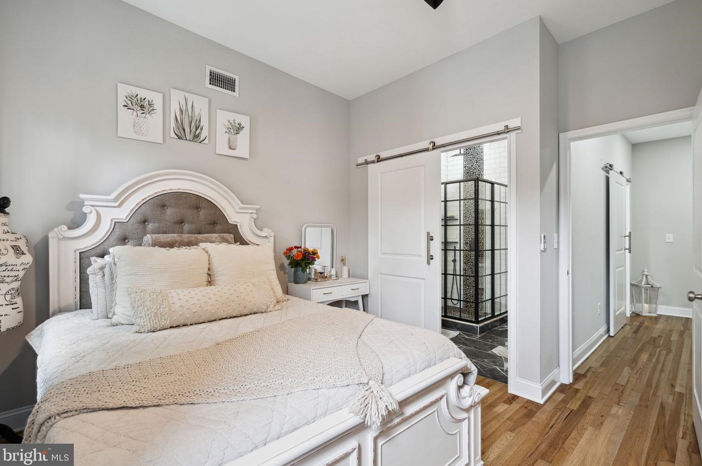 2410 Warnock St, Philadelphia PA  19148-3636 exterior