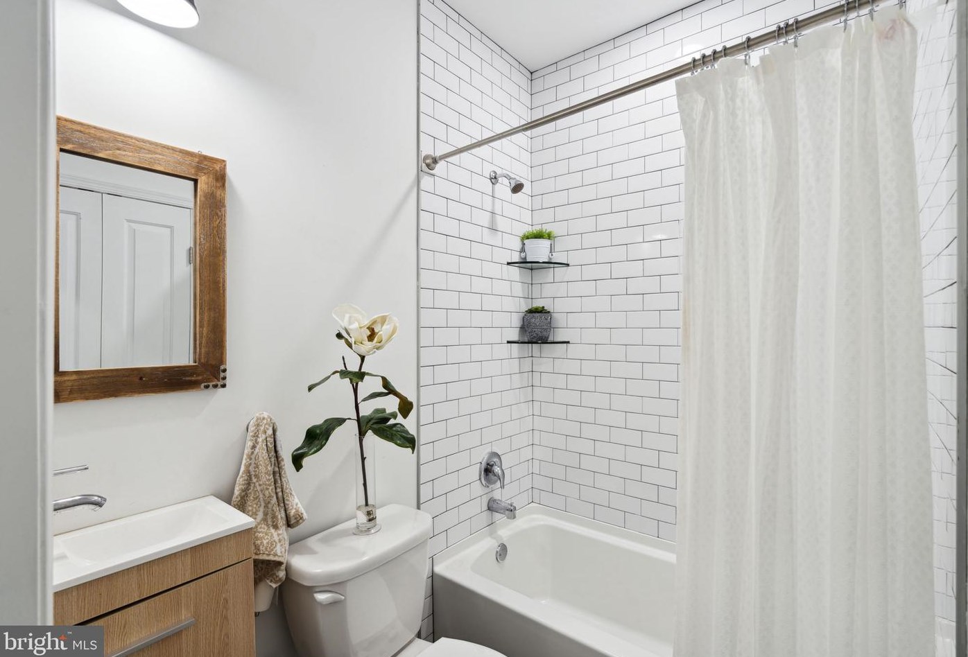 2410 Warnock St, Philadelphia PA  19148-3636 exterior