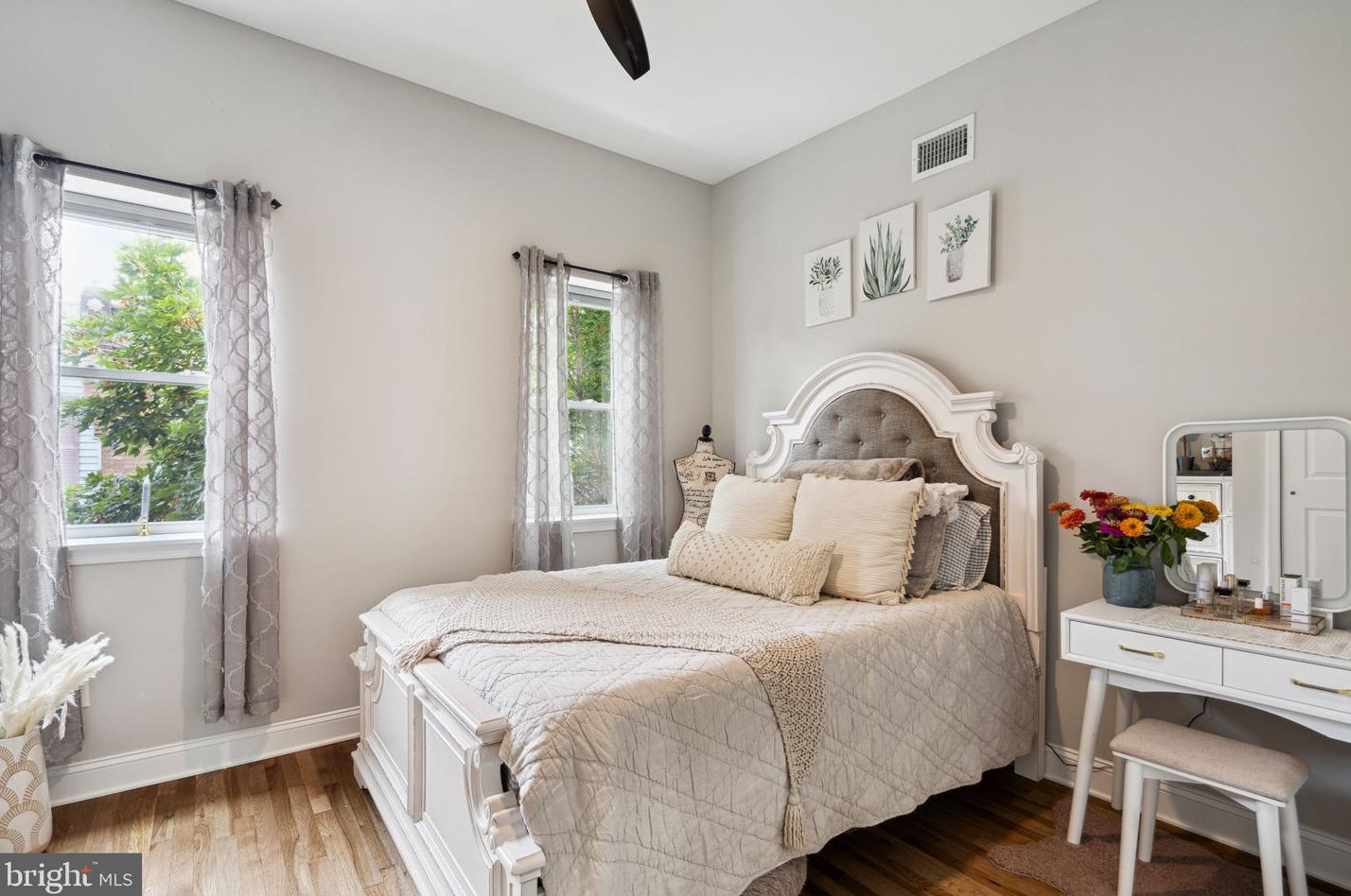 2410 Warnock St, Philadelphia PA  19148-3636 exterior