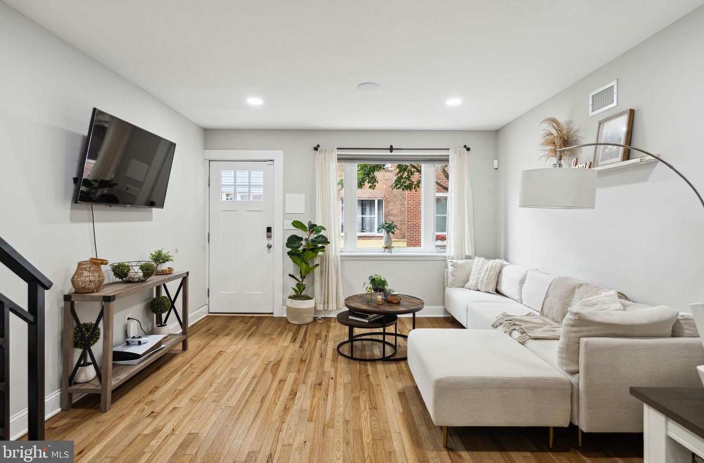2410 Warnock St, Philadelphia PA  19148-3636 exterior