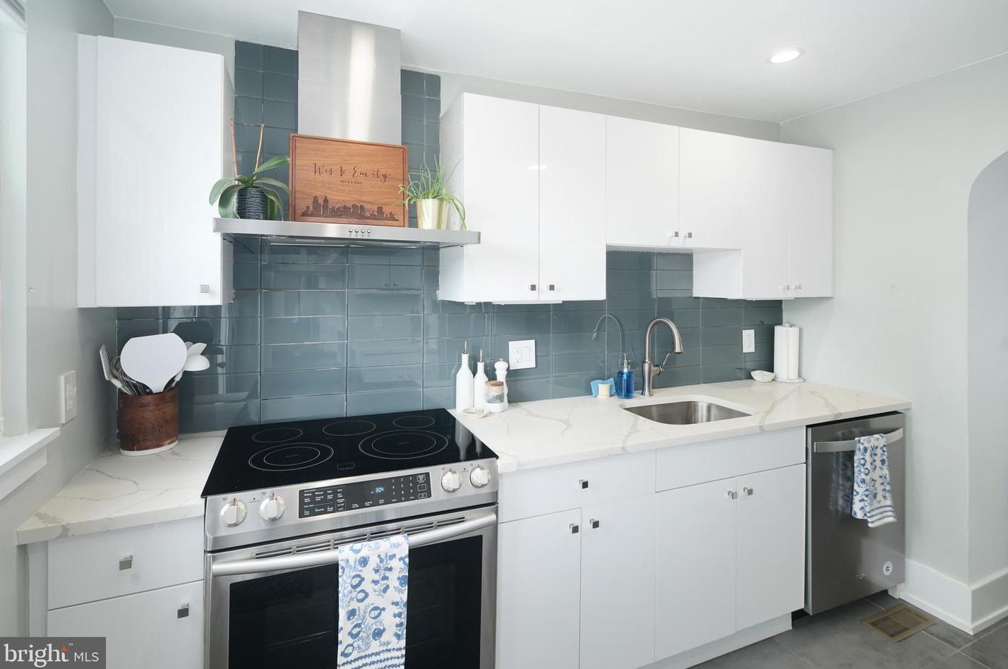1631 Mole St, Philadelphia PA  19145-1514 exterior