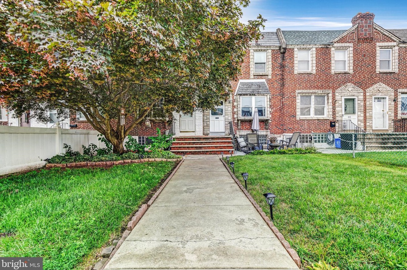 6649 Cottage St, Philadelphia, PA 19135-2712