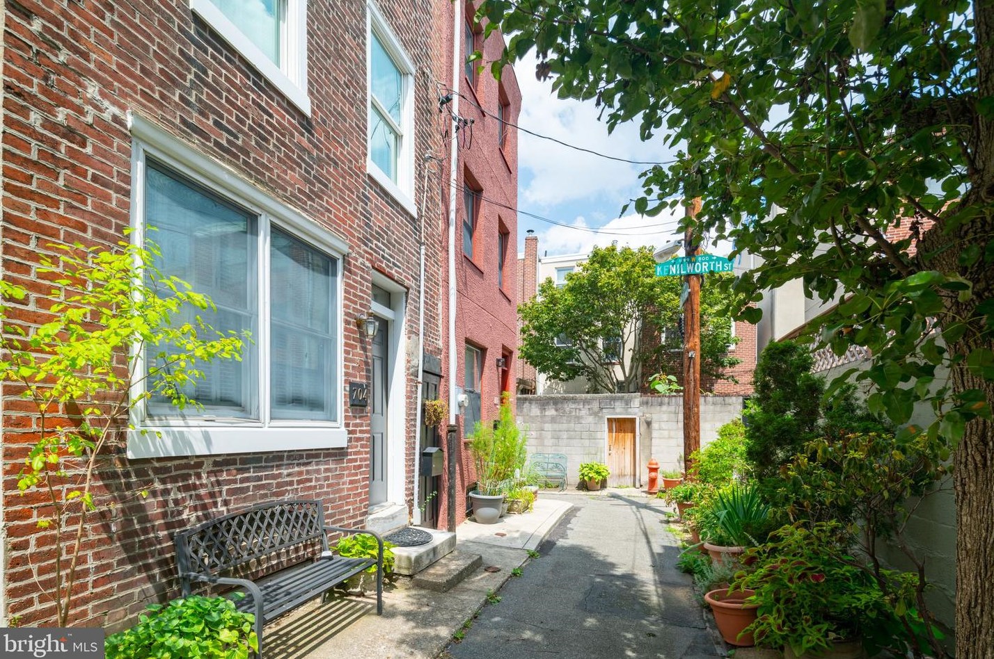704 S Darien St, Philadelphia, PA 19147