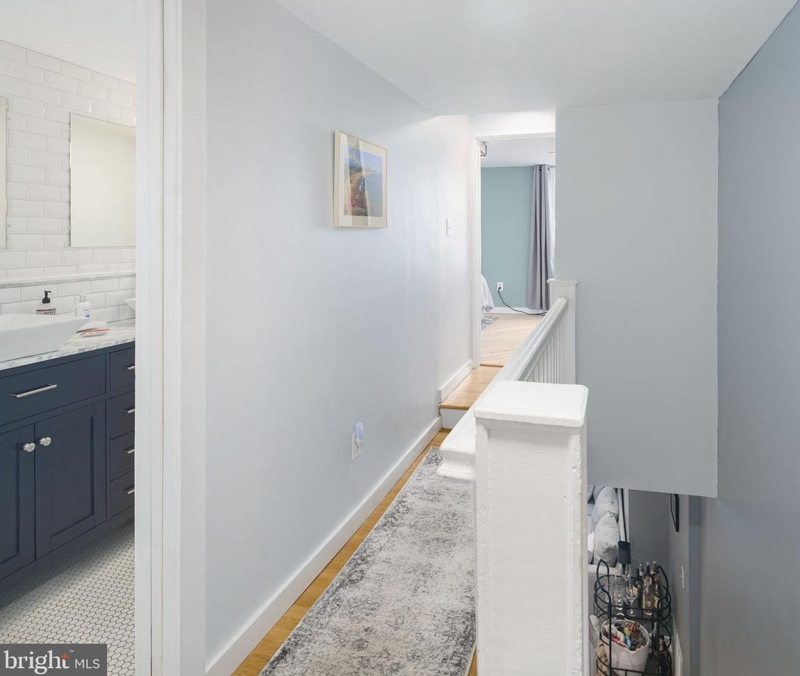 220 Thompson St, Philadelphia PA  19122-4452 exterior