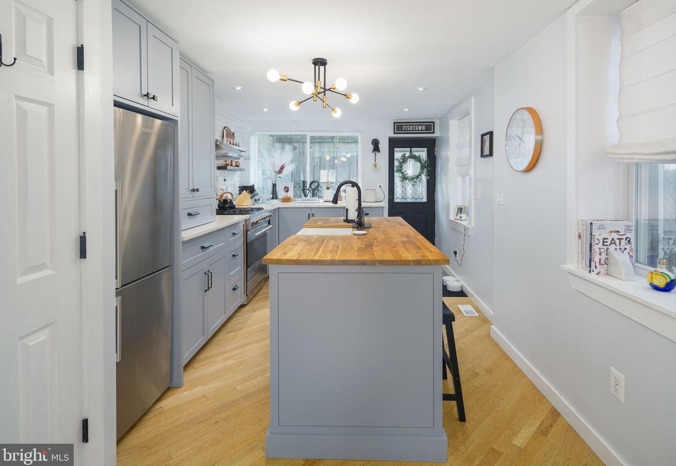 220 Thompson St, Philadelphia PA  19122-4452 exterior