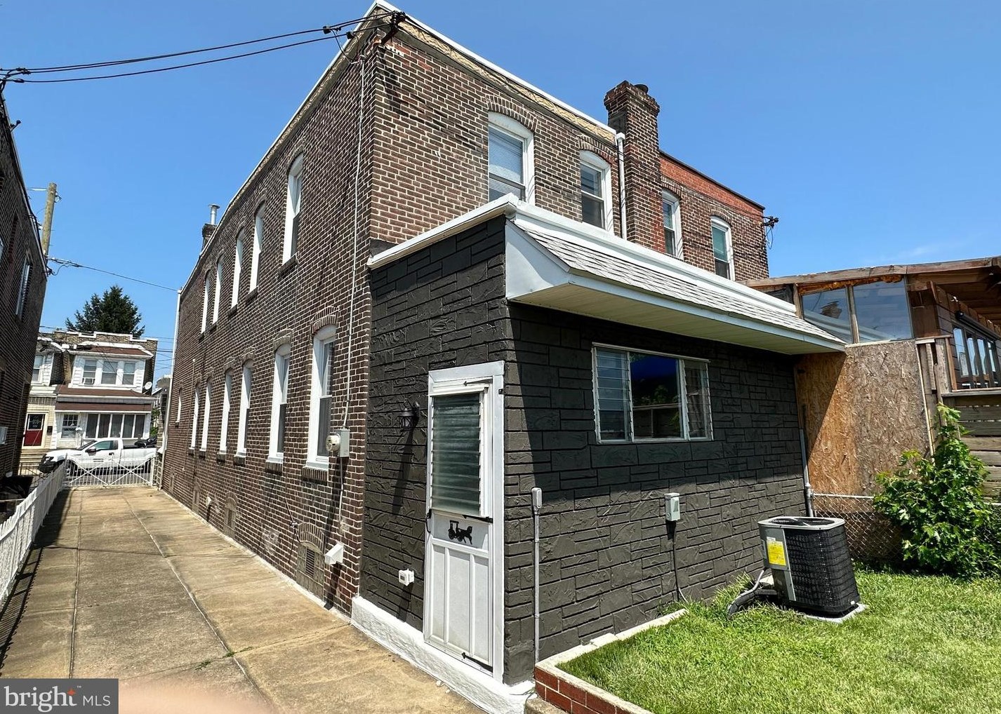 4527 Pearce St, Philadelphia, PA 19124-4123