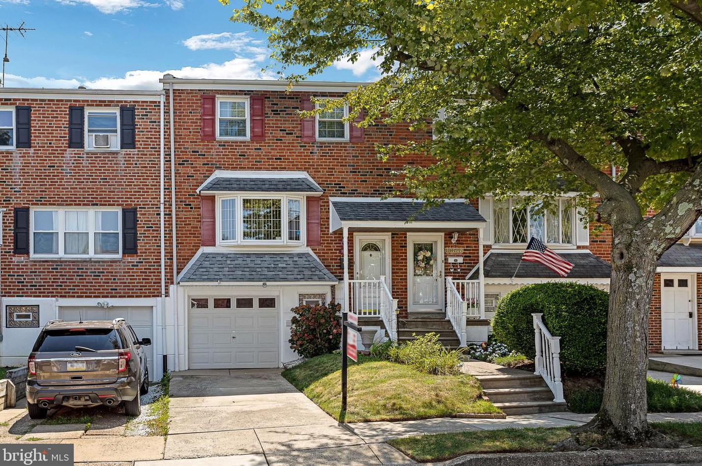 10825 Rayland Rd, Philadelphia, PA 19154-4029