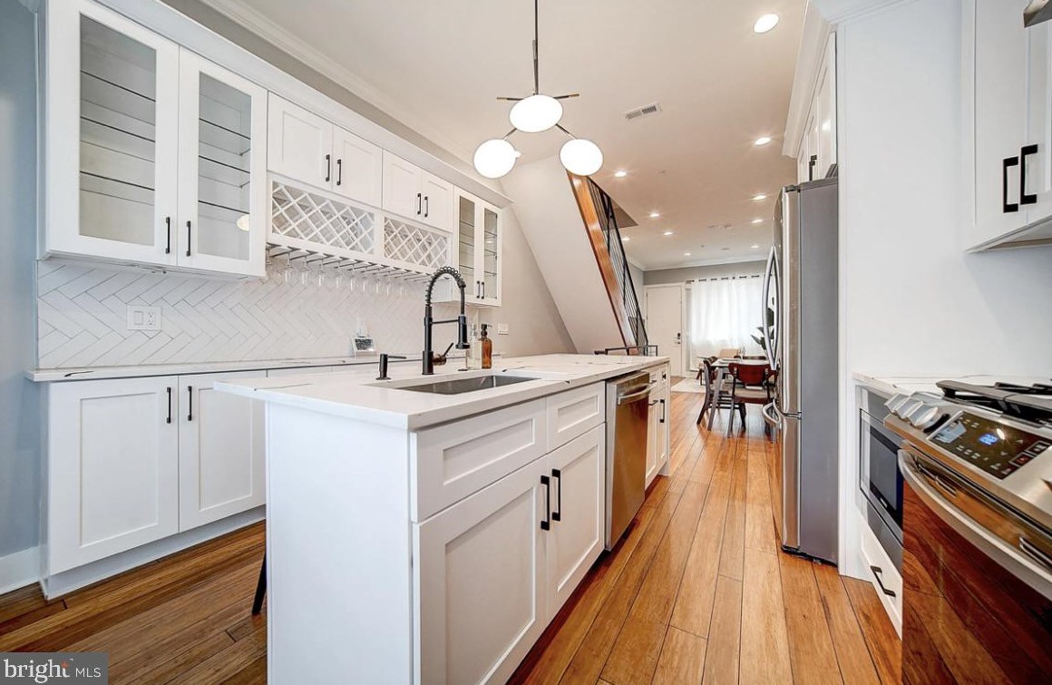 1537 S Bambrey St, Philadelphia, PA 19146