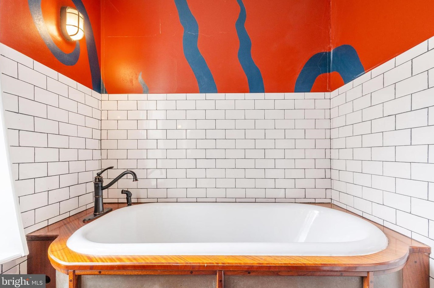 2142 Susquehanna Ave, Philadelphia PA 19121-1325 exterior