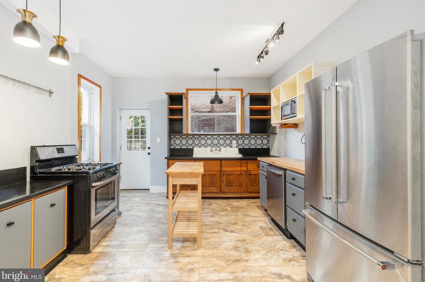 2142 Susquehanna Ave, Philadelphia PA 19121-1325 exterior