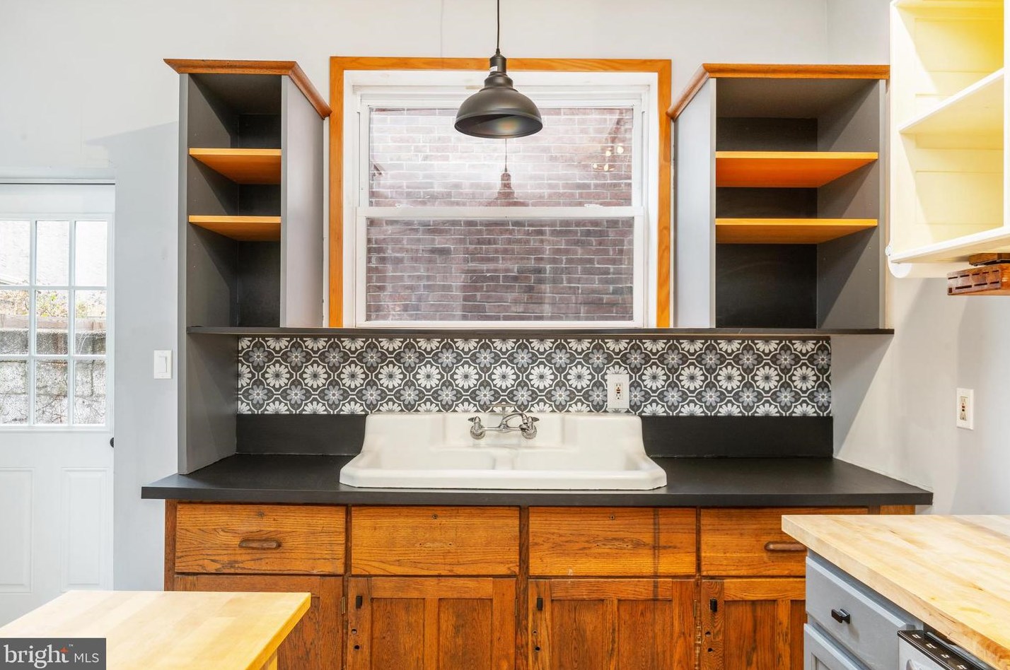 2142 Susquehanna Ave, Philadelphia PA 19121-1325 exterior