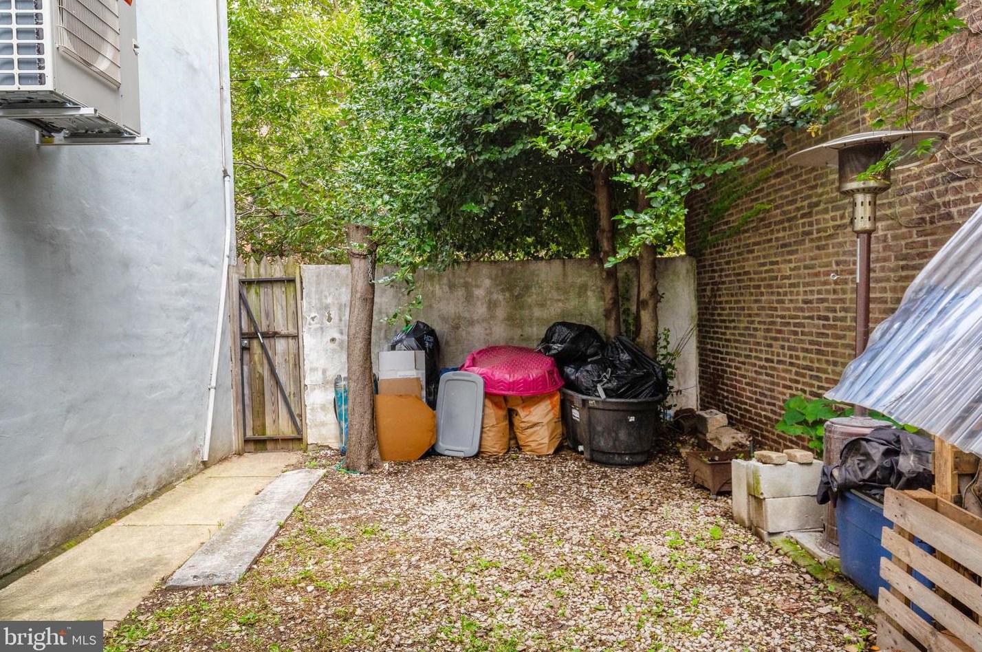 2142 Susquehanna Ave, Philadelphia PA 19121-1325 exterior