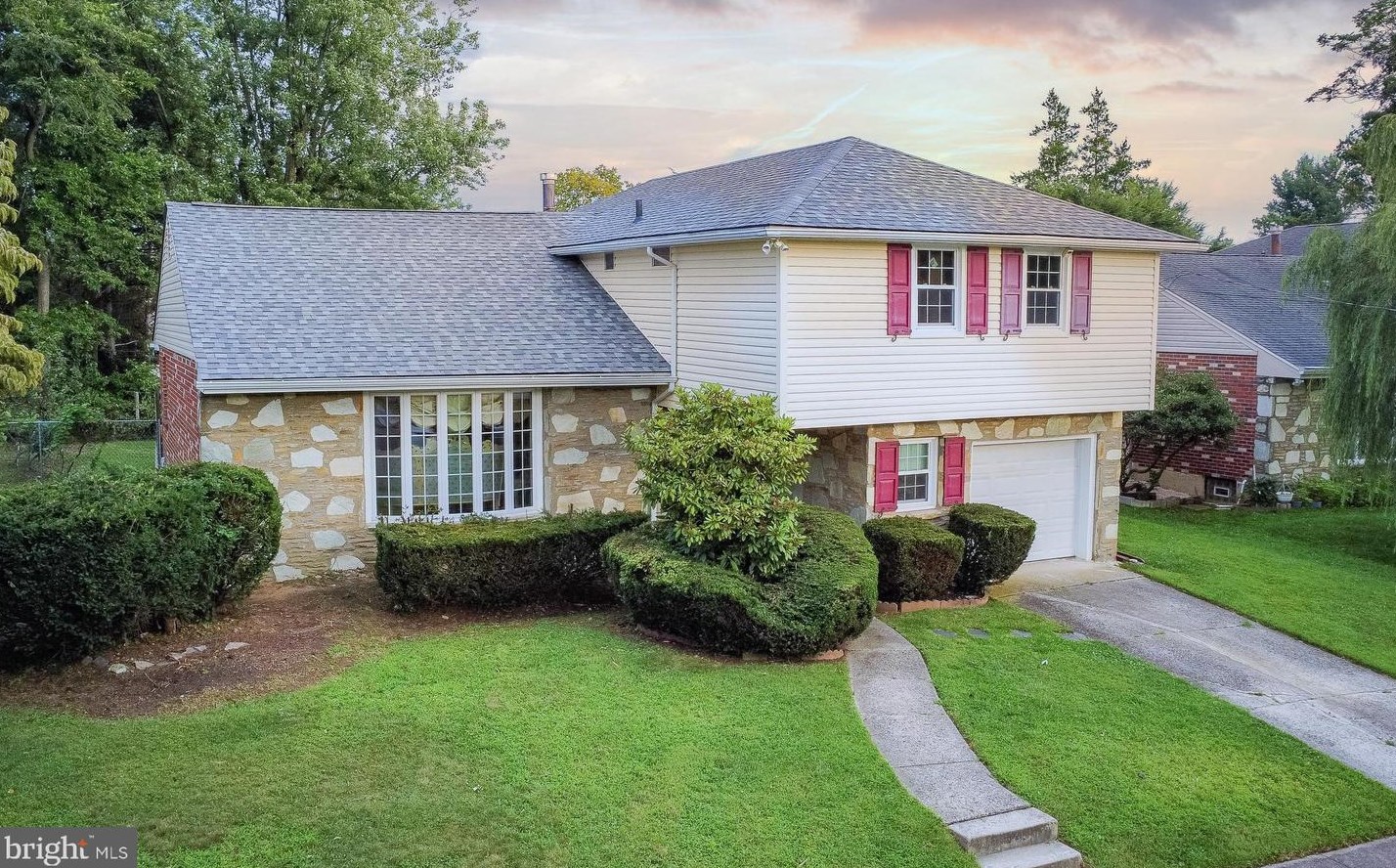 9659 Sandanne Rd, Philadelphia, PA 19115-2727