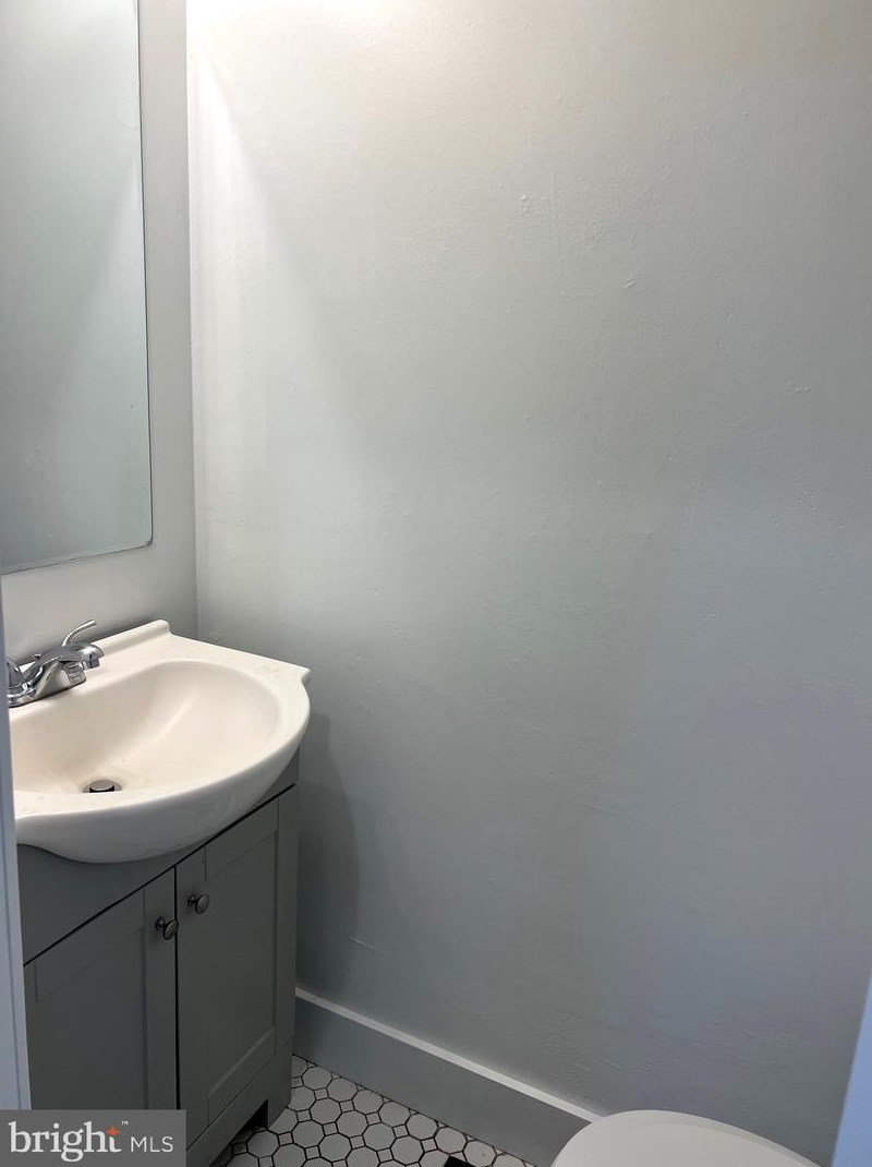 331 Felton St, Philadelphia PA 19151-3806 exterior