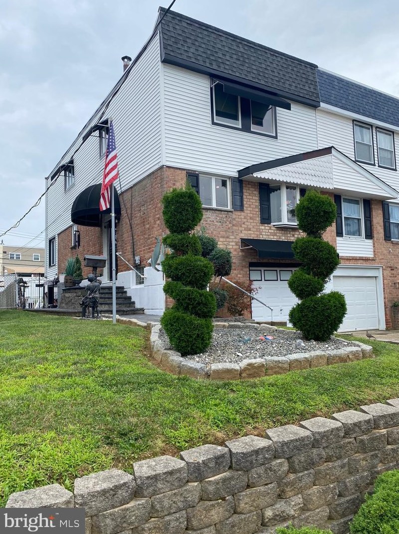 10919 Kirby Dr, Philadelphia, PA 19154-4205