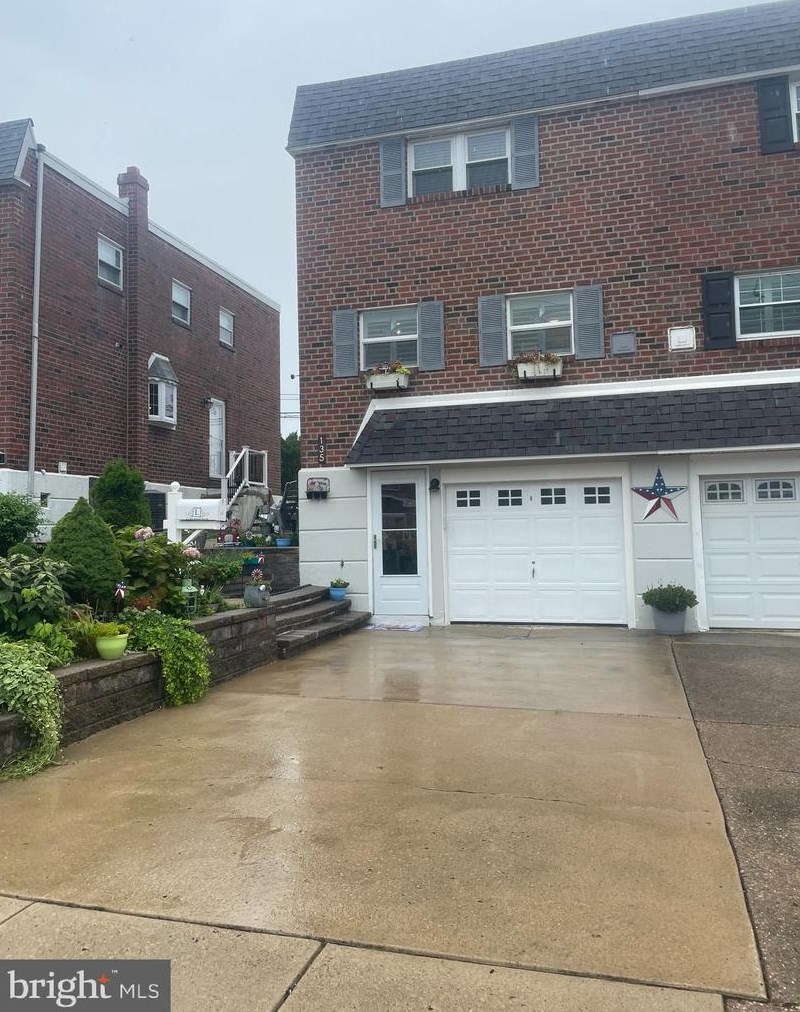135 Ridgefield Rd, Philadelphia, PA 19154-4309