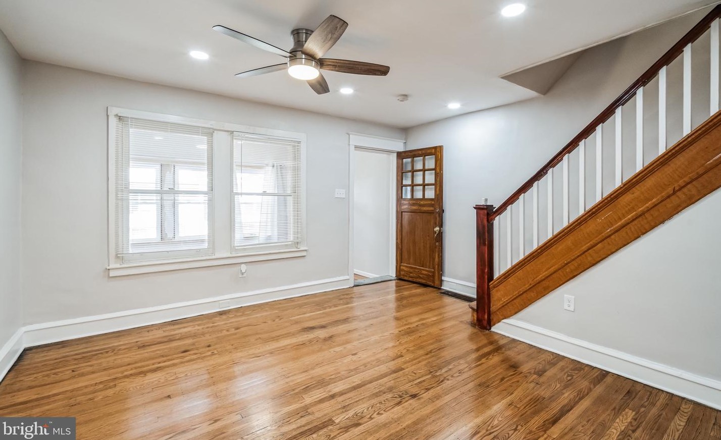 2510 Dewey St, Philadelphia, PA 19142-3518