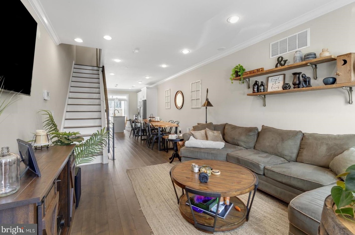 2044 E Auburn St, Philadelphia, PA 19134