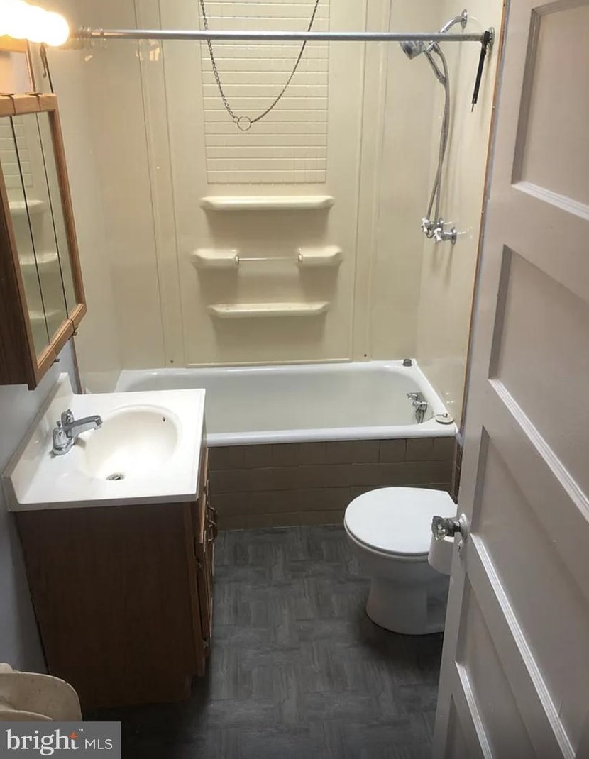 6518 Glenmore Ave, Philadelphia PA  19142-2205 exterior