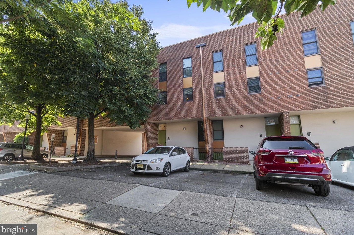 1918 Nectarine St, Philadelphia, PA 19130