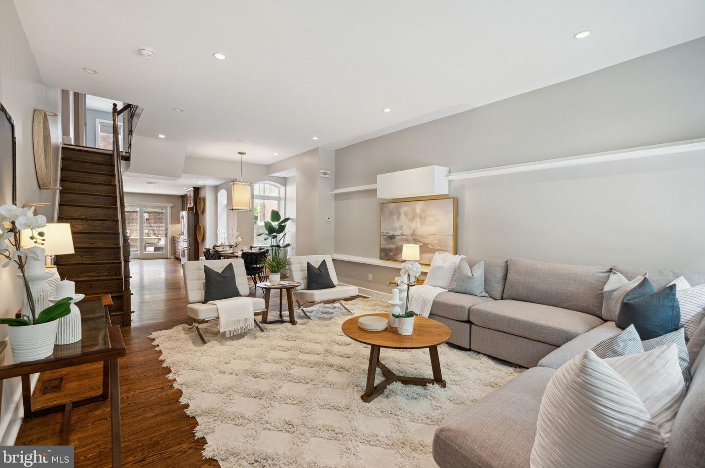 506 7th St, Philadelphia, PA 19123-3912