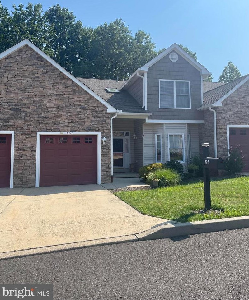 537 Penny Ln, Philadelphia, PA 19111-1201