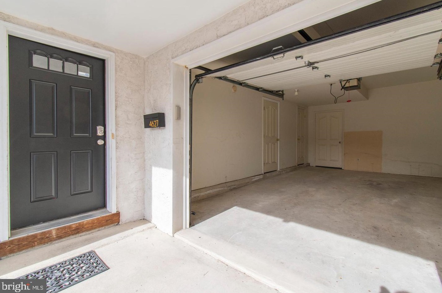 4627 Mansion St, Philadelphia, PA 19127