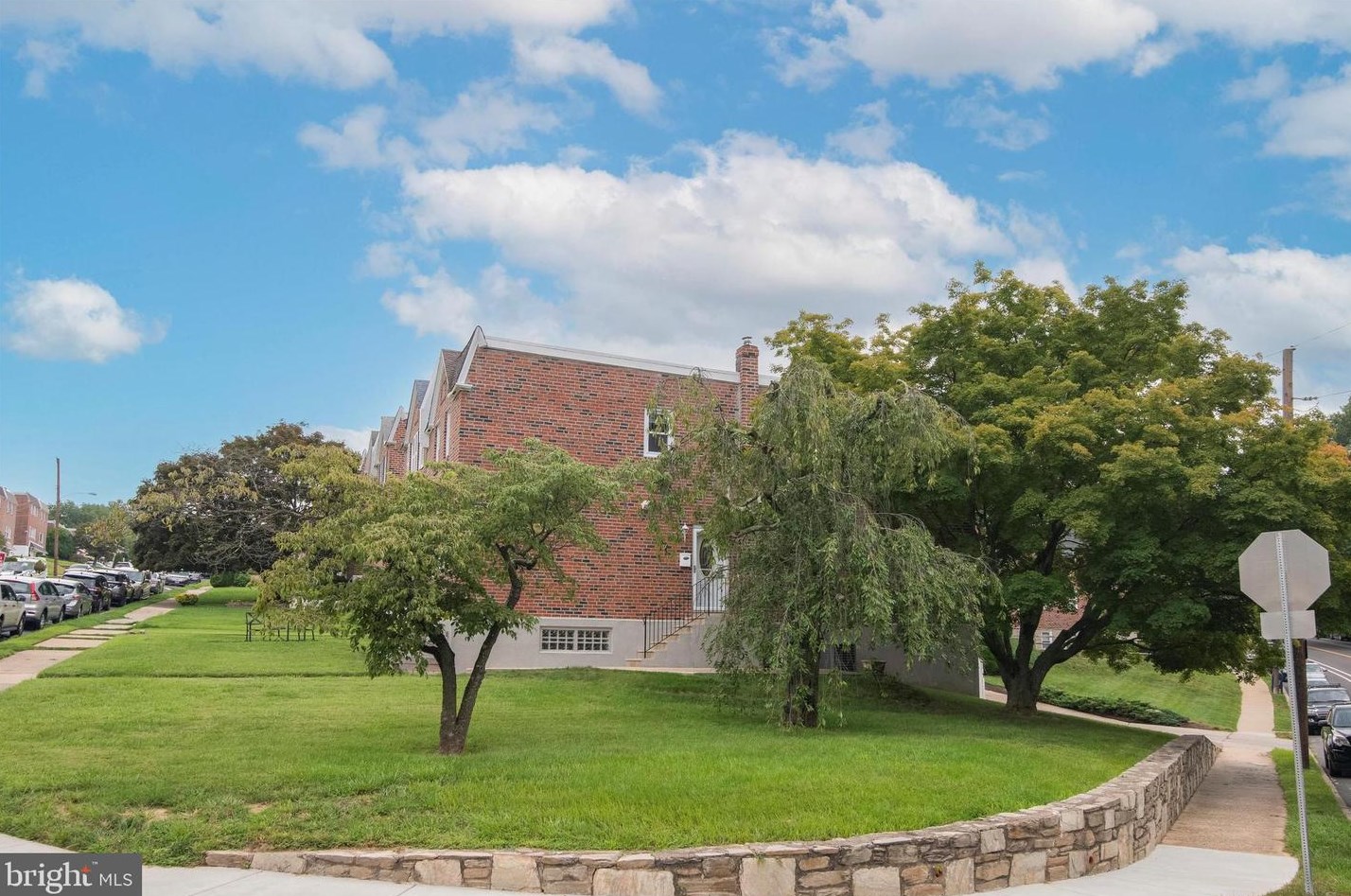 700 Livezey Ln, Philadelphia, PA 19128-1525