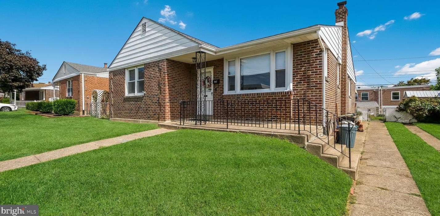 1847 Berwyn St, Philadelphia, PA 19115-3207