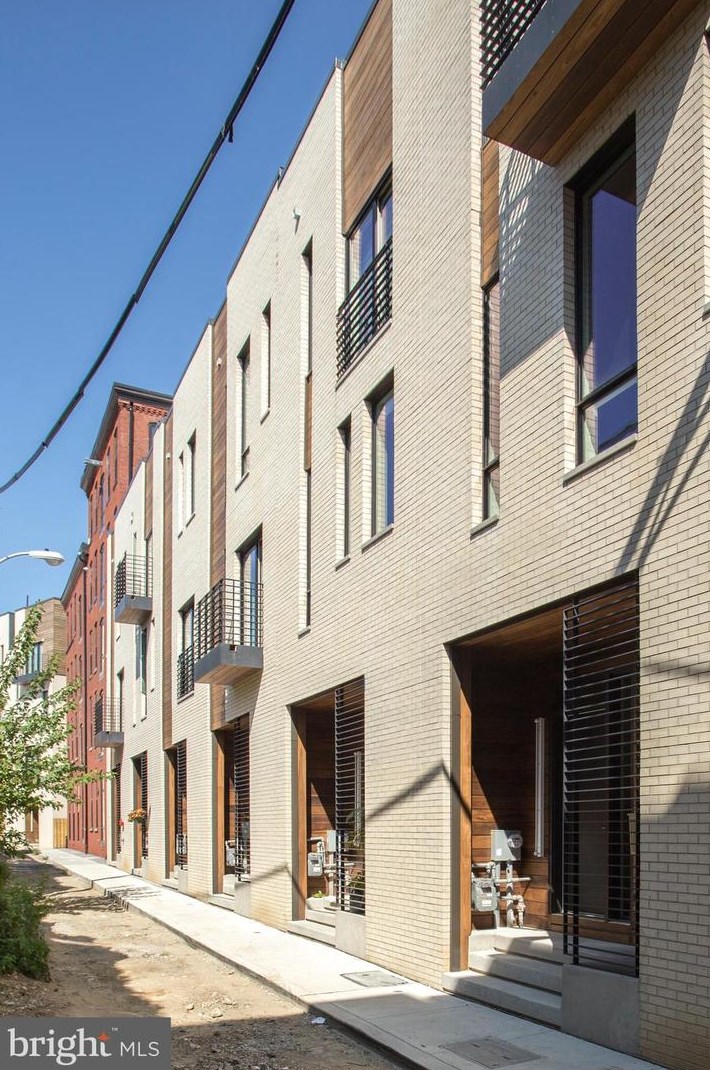 421 Wallace St, Philadelphia, PA 19123
