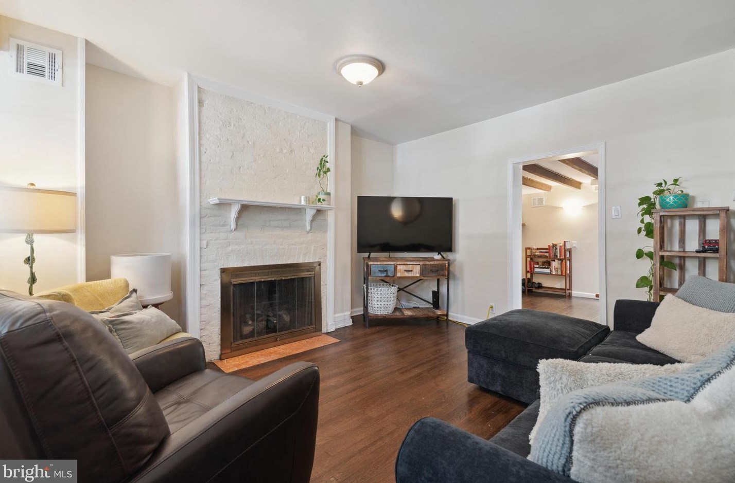 132 Queen St, Philadelphia, PA 19147-3434
