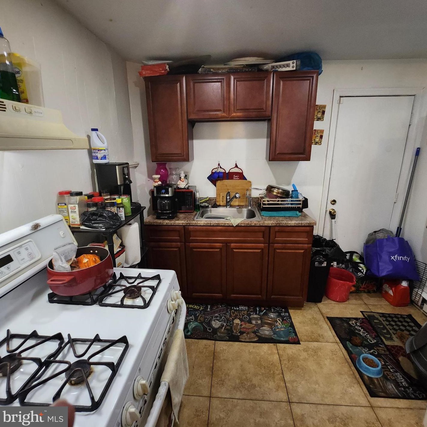 1918 Salford St, Philadelphia, PA 19143-5526