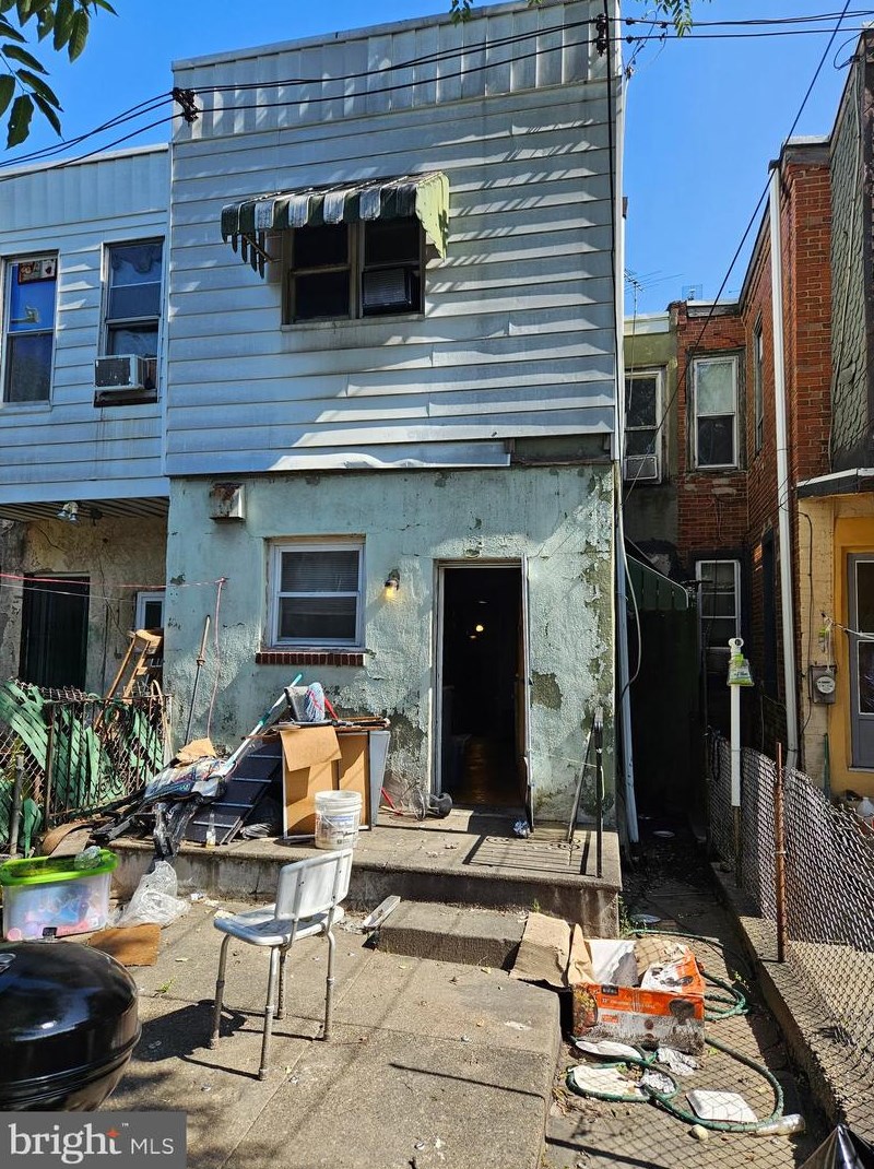 3850 Fairhill St, Philadelphia PA  19140-3333 exterior
