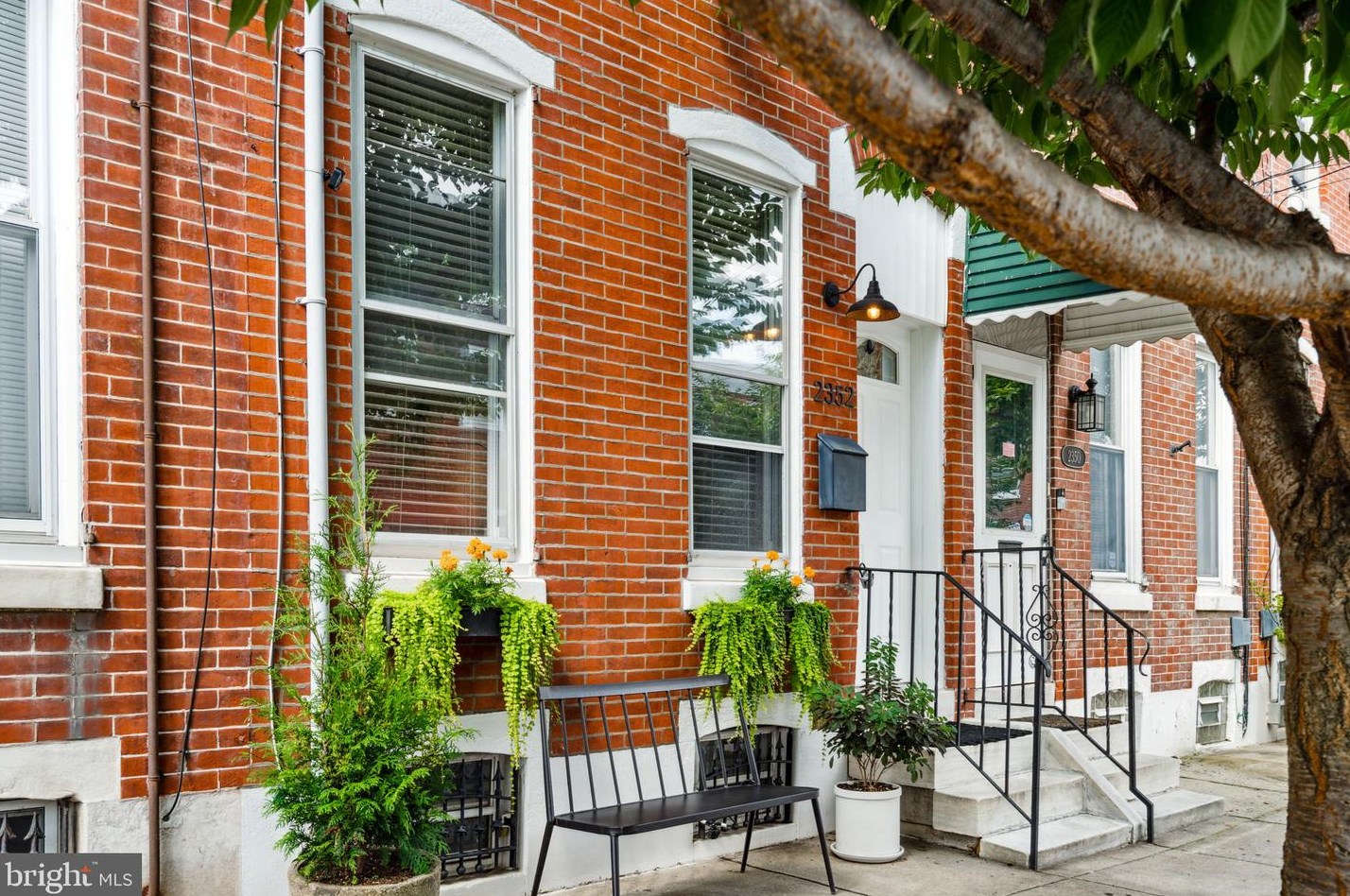 2352 Sergeant St, Philadelphia, PA 19132-4132