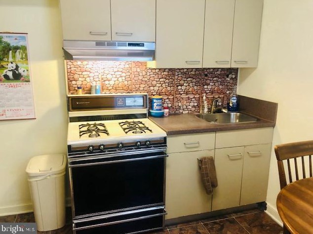 2715 Unruh Ave, Philadelphia PA  19149-2418 exterior