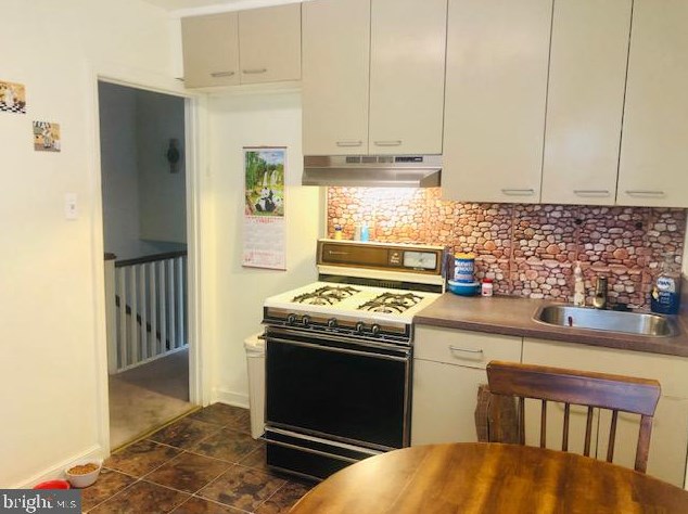 2715 Unruh Ave, Philadelphia PA  19149-2418 exterior