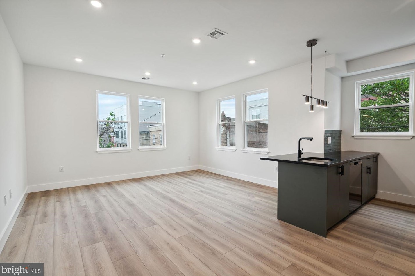 156 W Cumberland St #1, Philadelphia, PA 19133