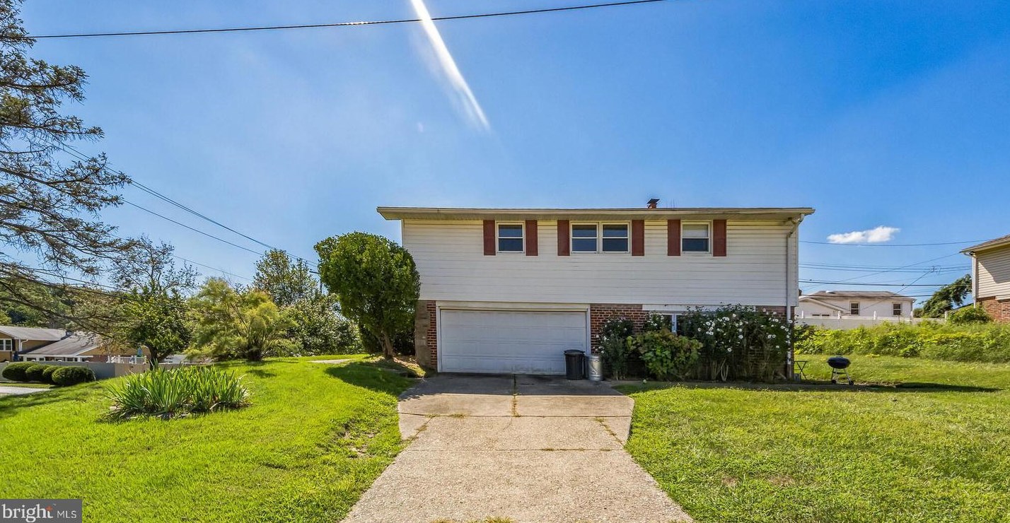 9224 Darlington Rd, Philadelphia, PA 19115-3404
