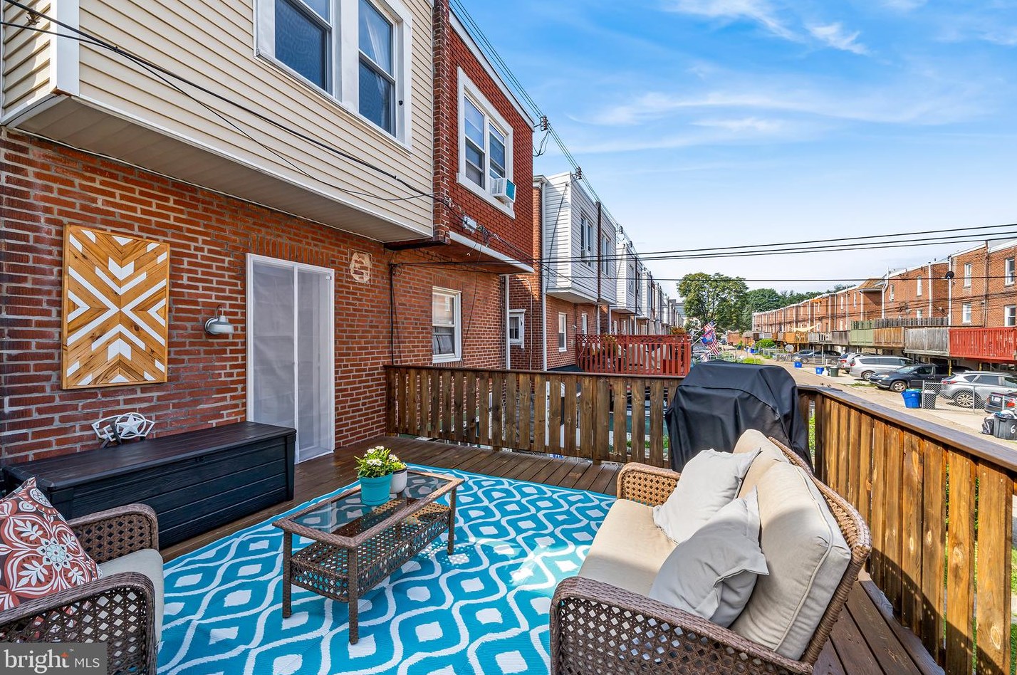 654 Wendover St, Philadelphia PA 19128-1719 exterior