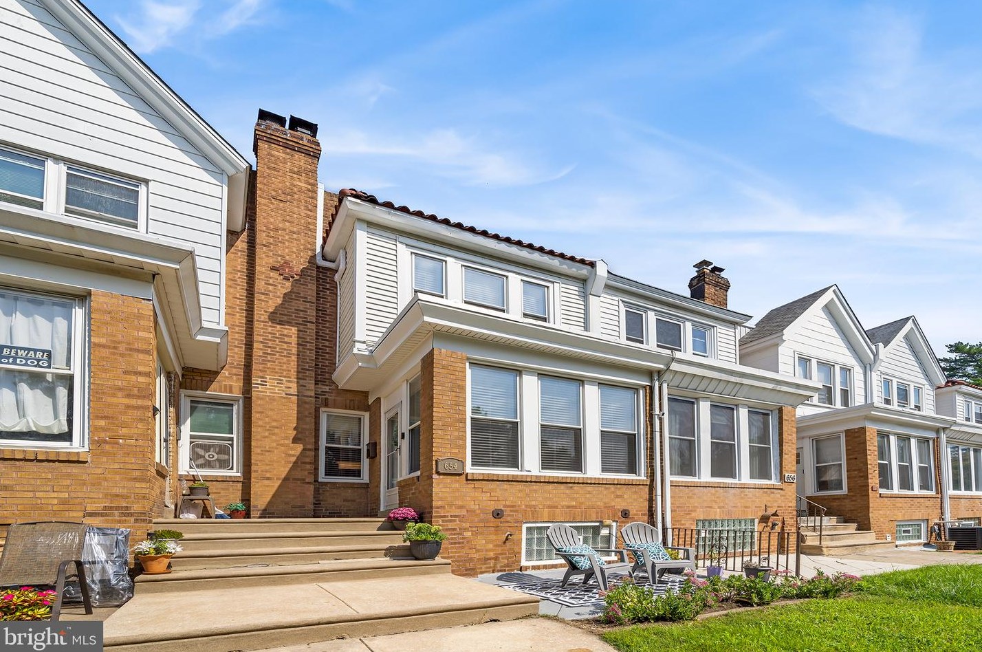 654 Wendover St, Philadelphia PA 19128-1719 exterior