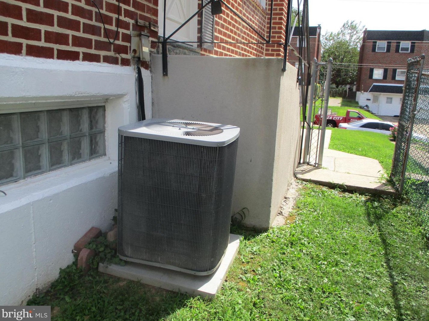 8730 Hargrave St, Philadelphia PA 19152-2134 exterior