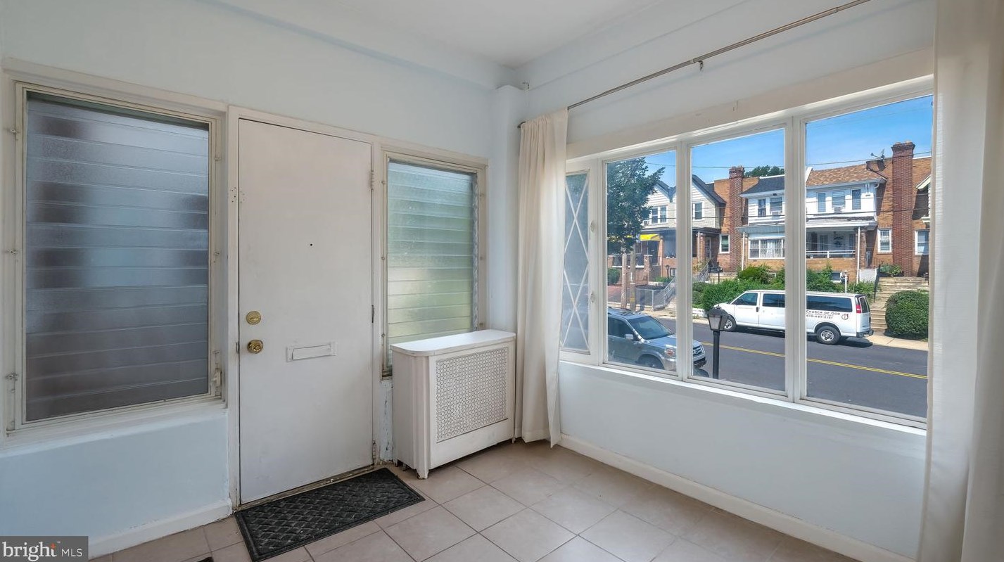 5870 Malvern Ave, Philadelphia PA  19131-3028 exterior