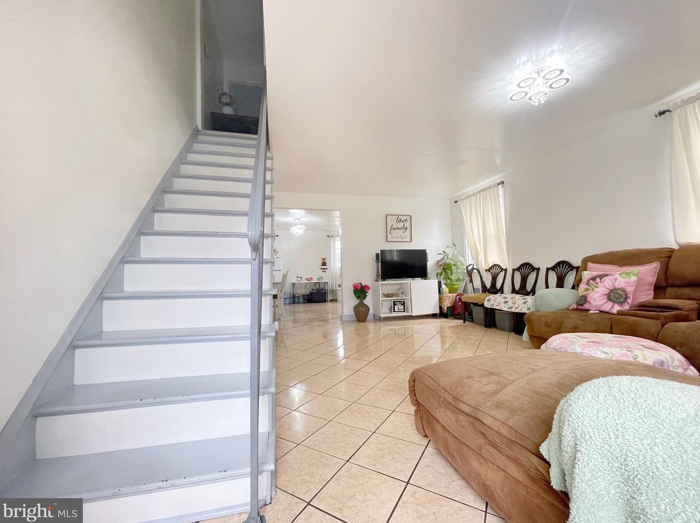 5346 Claridge St, Philadelphia, PA 19124-2320