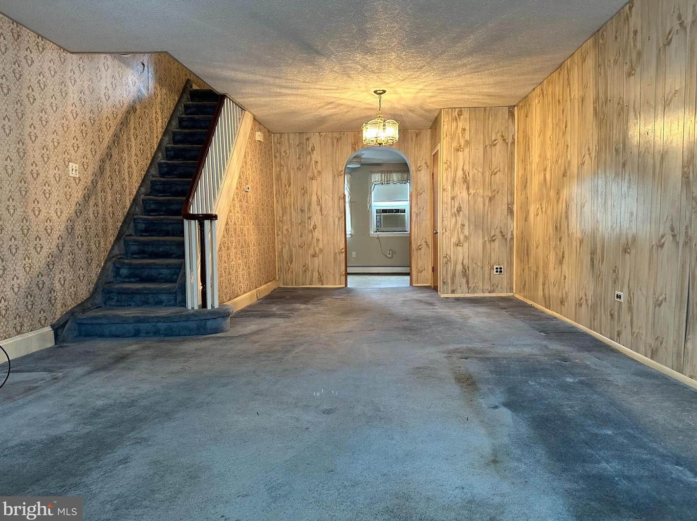 2920 Almond St, Philadelphia, PA 19134-4802