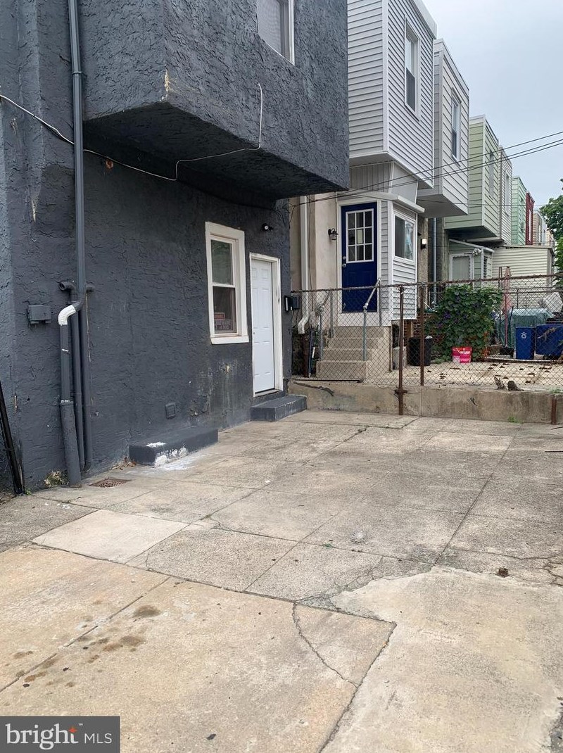 5801 Rodman St, Philadelphia, PA 19143-1943