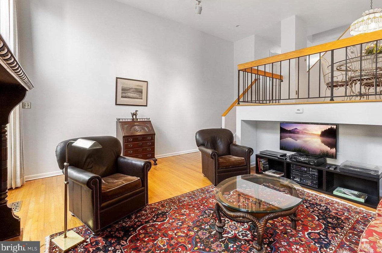417 Taney St, Philadelphia PA  19146-1042 exterior