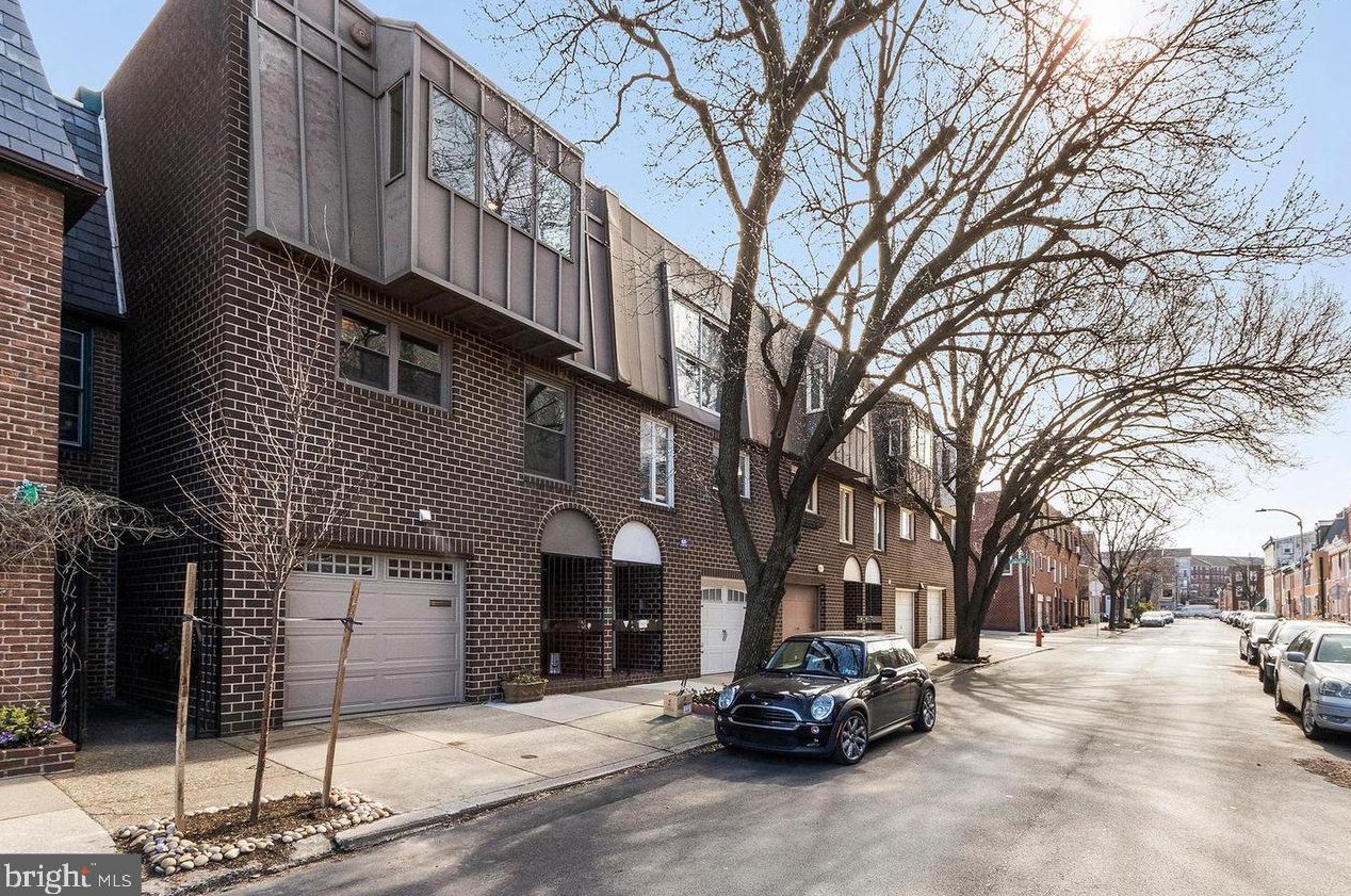 417 Taney St, Philadelphia PA  19146-1042 exterior