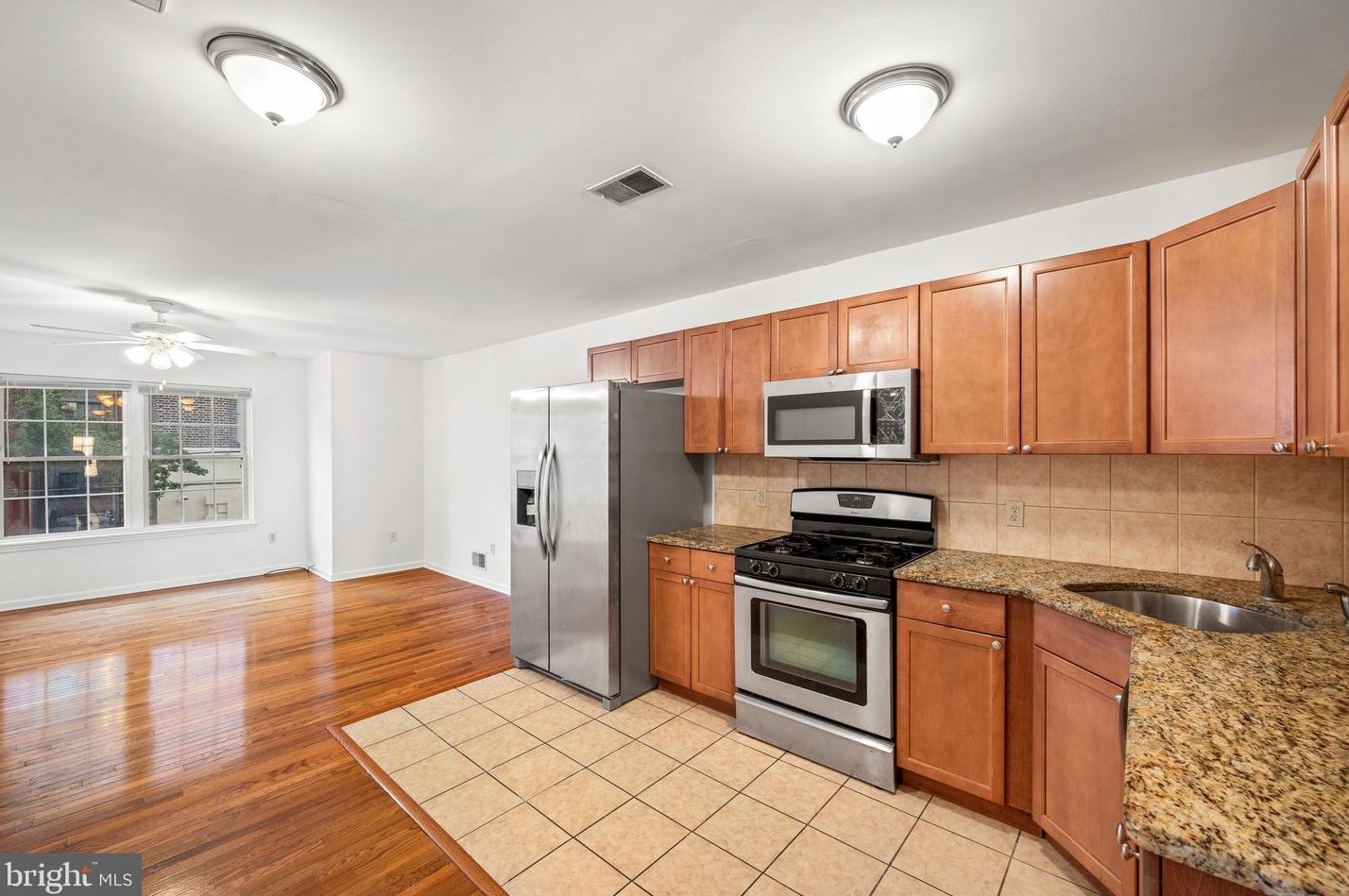 552 N 11th St, Philadelphia, PA 19123