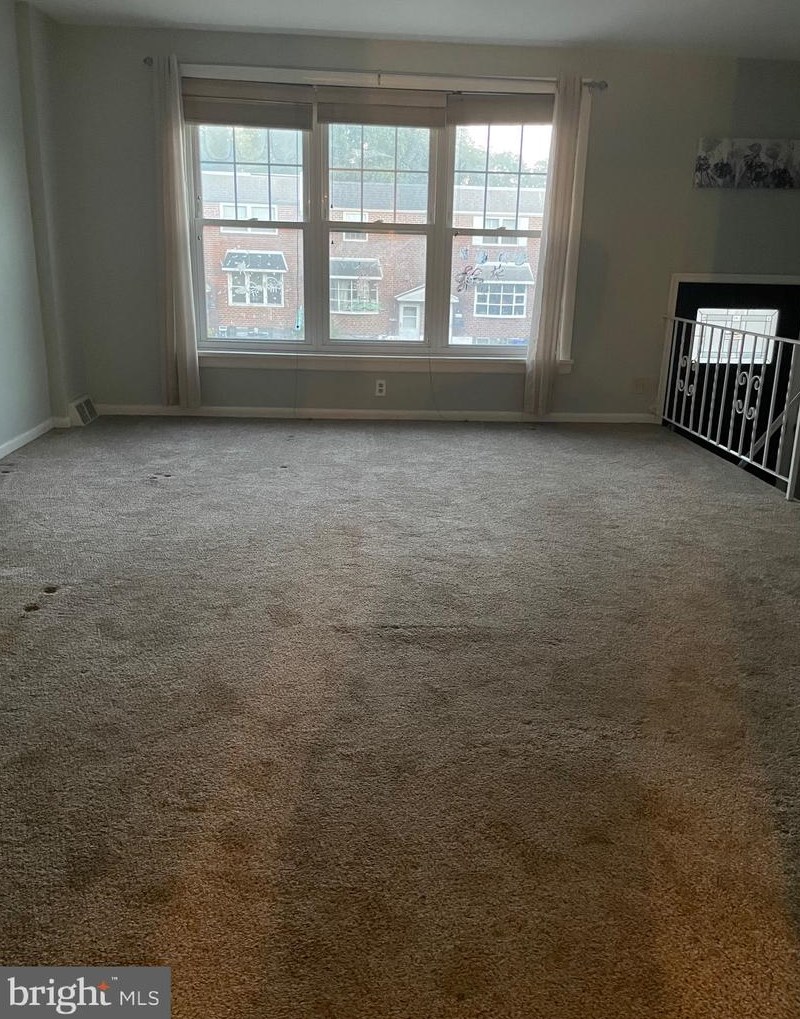 2854 Tremont St, Philadelphia, PA 19136-1025