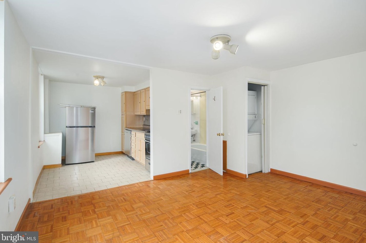 924 S 10th St #2, Philadelphia, PA 19147